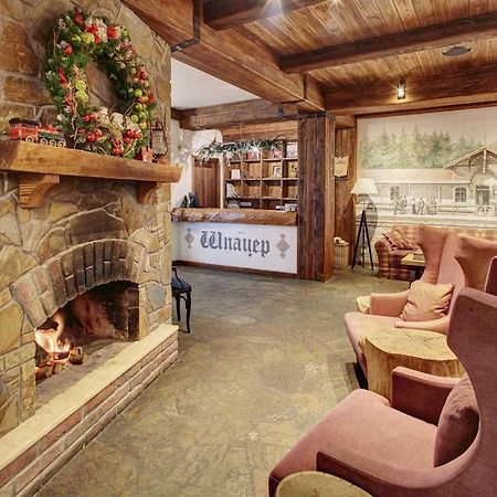 Shpatser Hotel Brjuchovyči Exteriér fotografie
