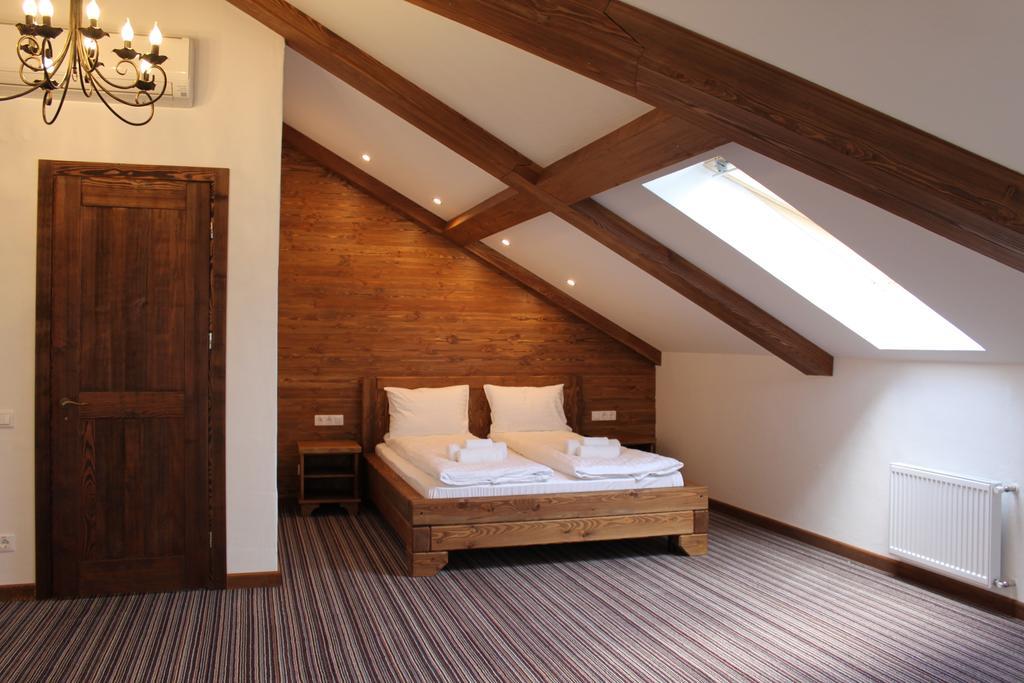 Shpatser Hotel Brjuchovyči Exteriér fotografie