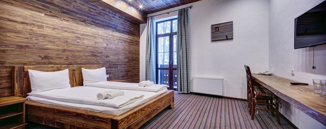 Shpatser Hotel Brjuchovyči Exteriér fotografie