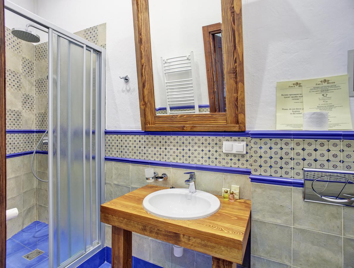 Shpatser Hotel Brjuchovyči Exteriér fotografie